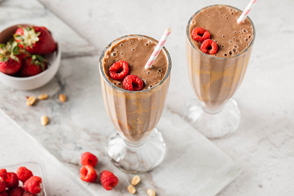 Cioccolato PB&J Shakeology nei bicchieri