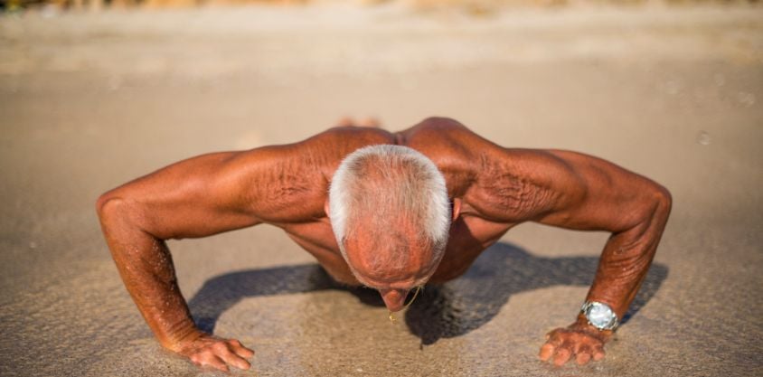 5 esercizi da padroneggiare per proteggere il tuo corpo dopo i 60 anni